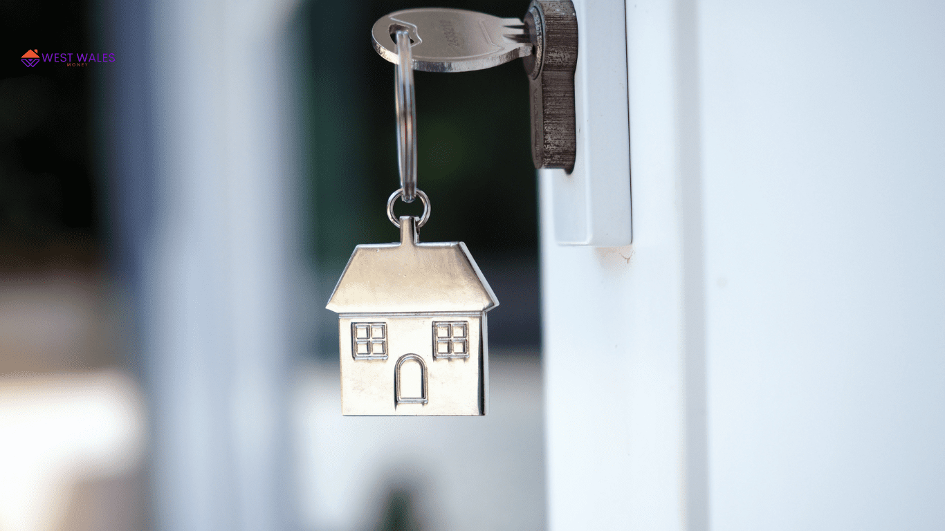 House-shaped keyring in a door lock, symbolising the stability and security offered by fixed rate mortgages.